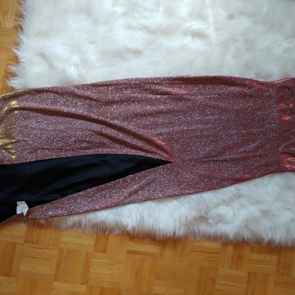 SOLD! Champagne long shiny slit dress (M) - Picture 5 of 6